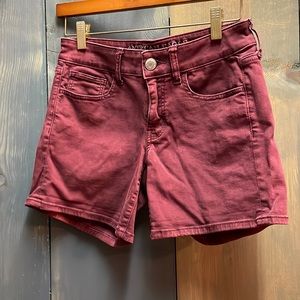 maroon super stretch american eagle shorts